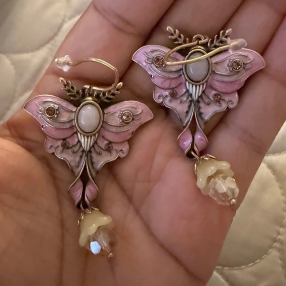 Jewelry - Luxe Gold Tone Rhinestone Floral Butterfly Drop Earrings
